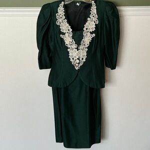 Elegant Green Dress with Lace Detail